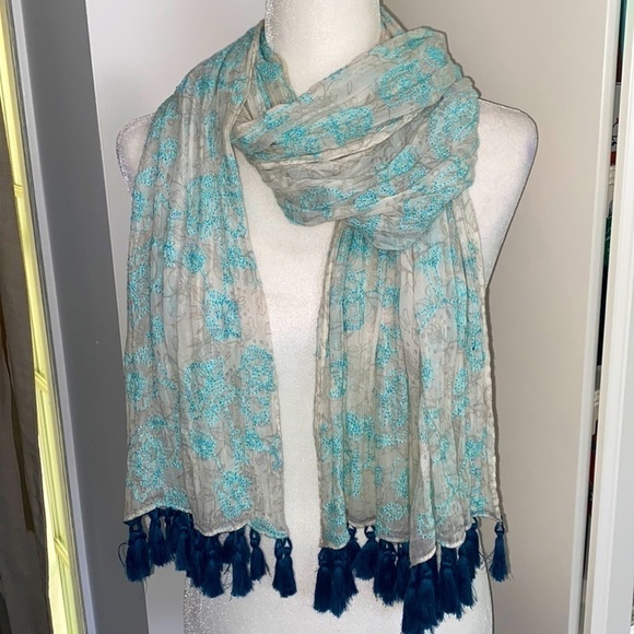 American Eagle White Gray Teal Embroidered Whimsical Wild Flowers Tassels Scarf - Picture 11 of 17